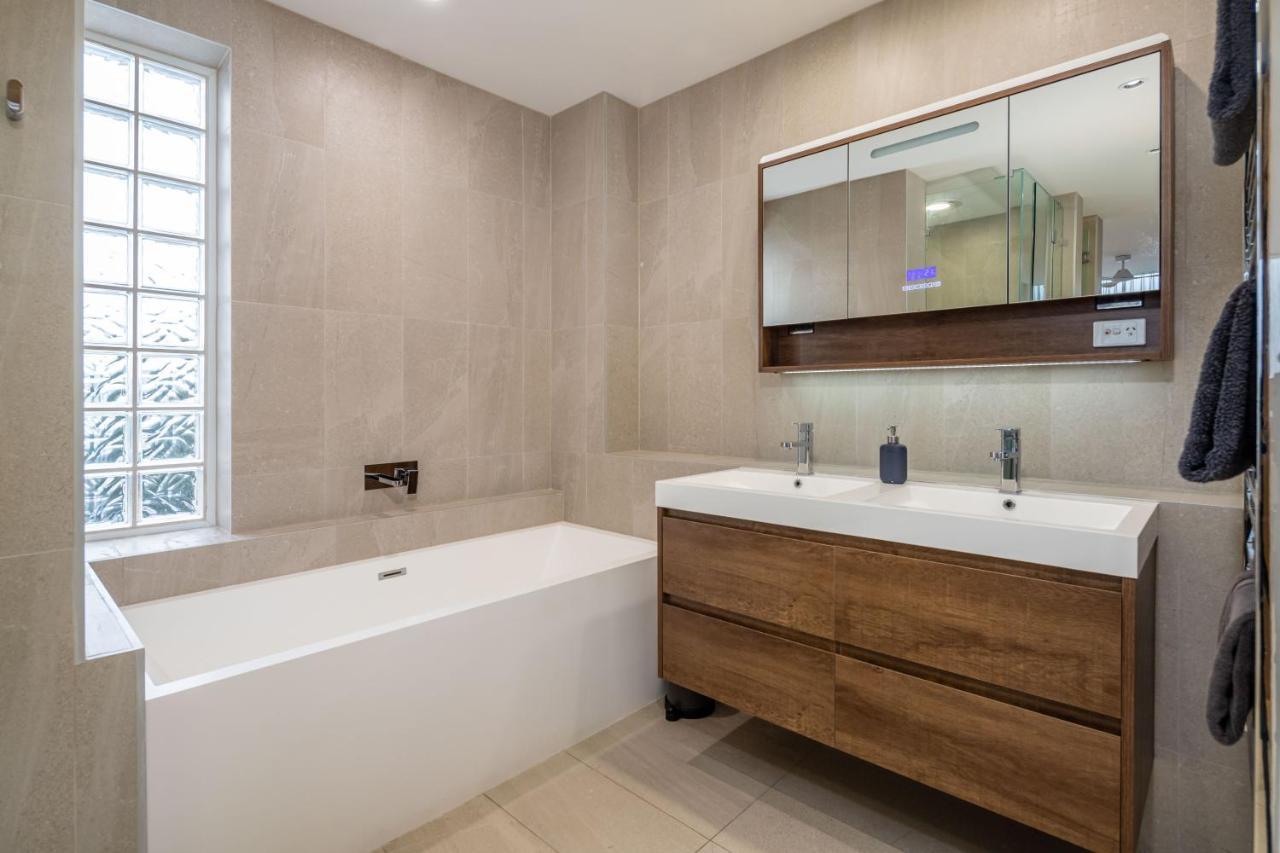 Апартаменты Penthouse On The Promenade Батманс-Бэй Экстерьер фото